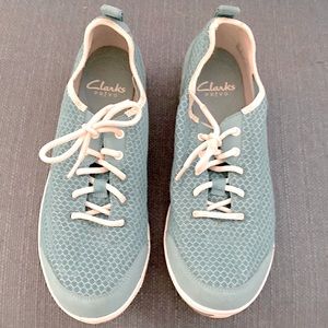 Wonen’s size 9 Clark’s sneakers
